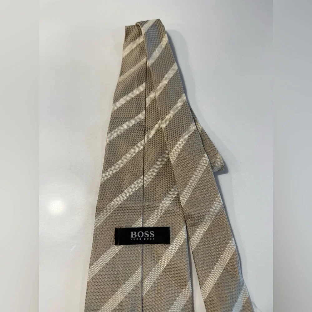 2 Hugo Boss TIE IN ITALIAN-MADE 100% SILK‎